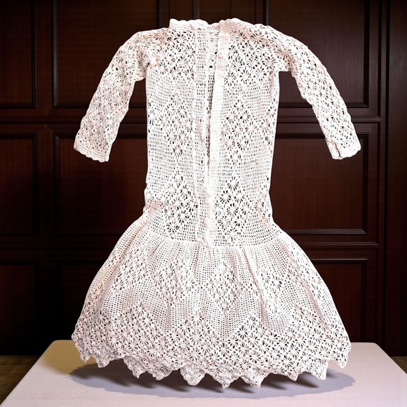 Antique Hand-Crocheted Baby Dress – Edwardian to Early 1900s – Cream Cotton Lace
